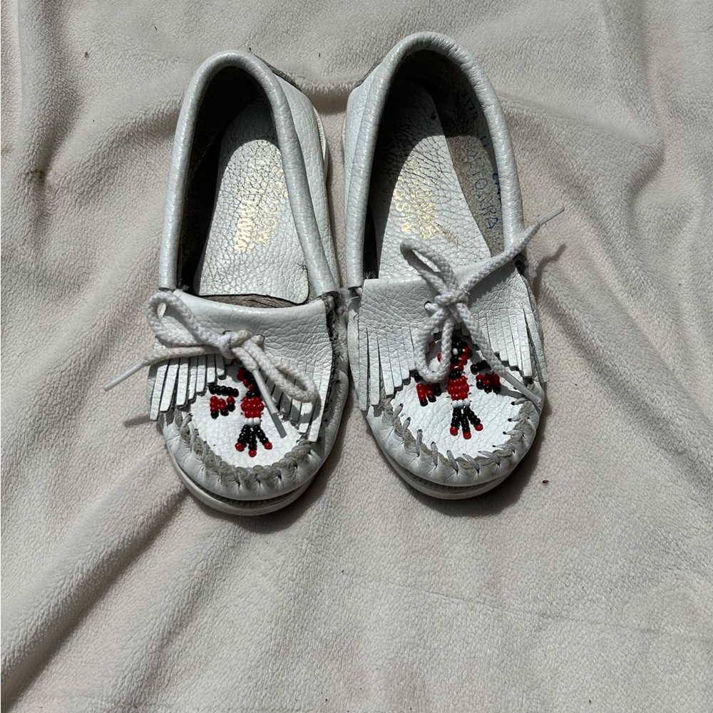 Used kids Minnetonka moccasins size kids 11